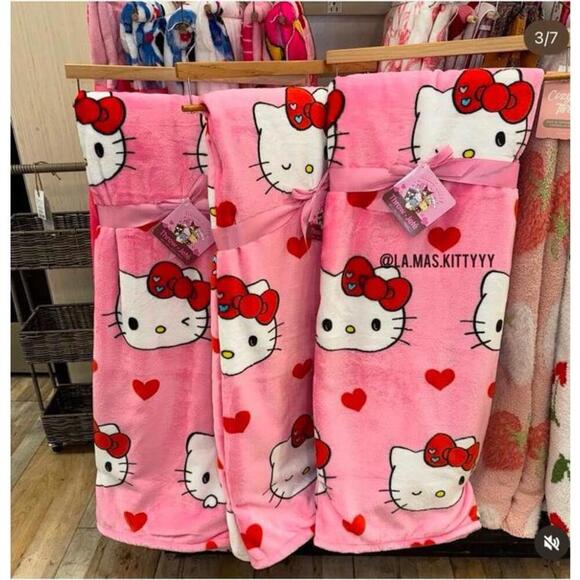 Hello Kitty Valentine’s Hearts And Kittys Throw Blanket - Picture 1 of 2